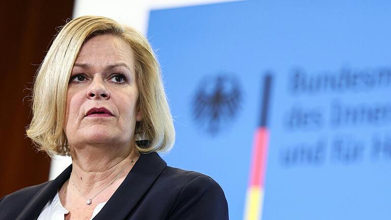 Nicht nur Bundesinnenministerin Nancy Faeser (SPD) hat nach dem Messerattentat von Aschaffenburg die Schuld für die schreckliche Tat zuerst bei anderen gesucht.