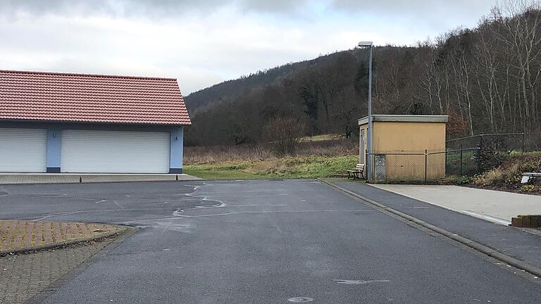 Der Wendehammer der Gartenstraße in Gemünden. Hier soll das geplante Neubaugebiet 'Mühlwiesen II' später an den Busverkehr angeschlossen werden.&nbsp;