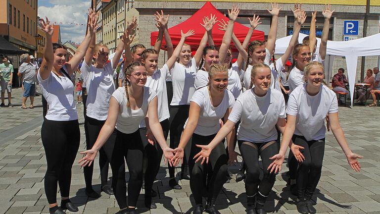 Tanzvorführungen (Archivbild) und Gesangseinlagen sorgen für gute Unterhaltung beim Stadtfest in Mellrichstadt. Tanzvorführungen (Archivbild) und Gesangseinlagen sorgen für gute Unterhaltung beim Stadtfest in Mellrichstadt. 