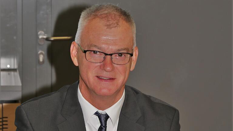 Der bisher dritte Bürgermeister Elmar Knorz (SPD) ist nun zweiter Bürgermeister. Der bisher dritte Bürgermeister Elmar Knorz (SPD) ist nun zweiter Bürgermeister.