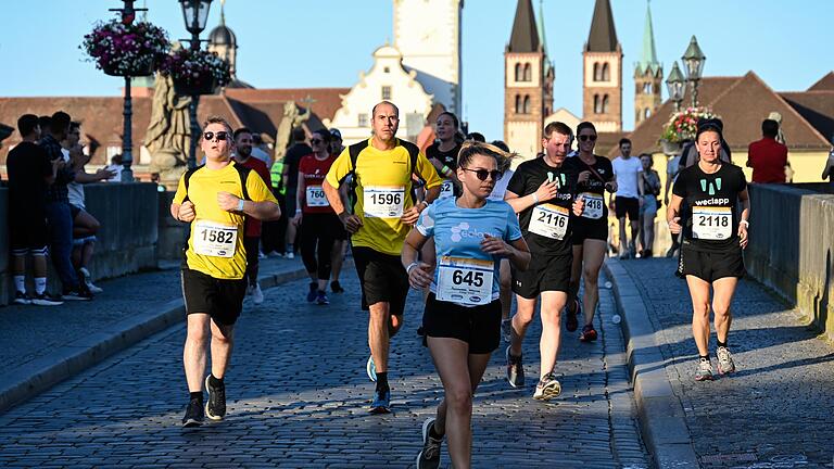 Am Donnerstag, 29. Juni, findet wieder der Würzburger Firmenlauf WUE2RUN statt. Das Archivbild entstand beim letzten Lauf 2022.