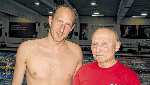 Zwei Rekordler: Der Würzburger Thomas Lurz (links) schwamm Altersweltrekord über 800 Meter, der Zirndorfer Karl Bayerlein (rechts) holte sich als 90-jähriger Schwimmer den Titel über 1500 Meter.