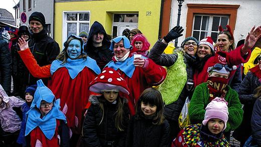 Lengfurt Helau: Bestens gelaunt waren diese närrischen Zuschauer.