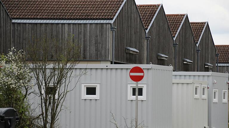Auch Nordheim hatte schon mal eine Notunterkunft für Geflüchtete: Auf dem Gelände des ehemaligen Pionierübungsplatzes der Bundeswehr wurden bestehende Hallen genutzt – und auch Container aufgebaut. Es blieb allerdings eine kurze Episode. Auch Nordheim hatte schon mal eine Notunterkunft für Geflüchtete: Auf dem Gelände des ehemaligen Pionierübungsplatzes der Bundeswehr wurden bestehende Hallen genutzt – und auch Container aufgebaut. Es blieb allerdings eine kurze Episode.