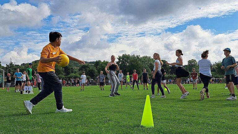 Spiel, Spaß und Spannung bot das SMV-Völkerballturnier rund 600 Marktheidenfelder Schülern im Main-Spessart-Stadion.