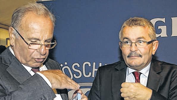 Schnupfen für Bayern: Randolf Rodenstock (li.) und Bertram Brossardt beim &bdquo;Tag der Bayerischen Wirtschaft&ldquo; in Brüssel.