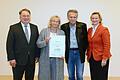 Irene und Bernd Staudt bei der Preisverleihung &bdquo;Ausgezeichnete Bayerische Küche&ldquo; mit Staatsminister Helmut Brunner (links) und Angela Inselkammer (rechts), der Präsidentin des Bayerischen Hotel- und Gaststättenverband. Foto: Fotoreport Irmi Gessner