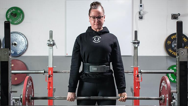 Verena Rehagel aus Veitshöchheim ist erfolgreiche Kraftdreikämpferin. Im Oktober startete sie bei den Weltmeisterschaften in Kanada. Im Verein Powerlifting Würzburg ist die 42-Jährige auch im Vorstand aktiv.