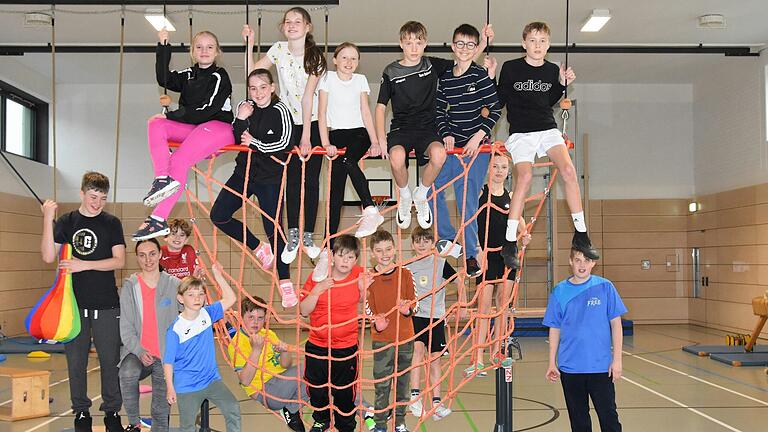 Zum zweiten Mal organisierte der SVG Greußenheim einen Ninja Warrior Tag. Eingeteilt in Altersgruppen stellten sich vier Kinder- und Jugendgruppen und eine Erwachsenengruppe dem Parcours. Zum zweiten Mal organisierte der SVG Greußenheim einen Ninja Warrior Tag. Eingeteilt in Altersgruppen stellten sich vier Kinder- und Jugendgruppen und eine Erwachsenengruppe dem Parcours.