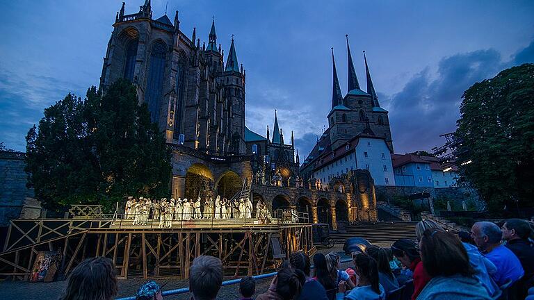 Domstufen-Festspiele Erfurt       -  Stimmungsvoll: Die Domstufenfestspiele in Erfurt (hier Verdis  Troubadour&ldquo;, 2017)