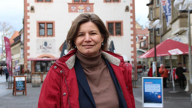 Manuela Rottman aus Hammelburg (Lkr. Bad Kissingen) ist seit 2017 Bundestagsabgeordnete der Grünen im Wahlkreis Bad Kissingen. Seit Dezember 2021 ist sie Parlamentarische Staatssekretärin im Bundeslandwirtschaftsministerium.