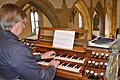 Peter Rottmann bei einem Konzert in der Stadtpfarrkirche Bad Königshofen an der historischen Schlimbach-Orgel.