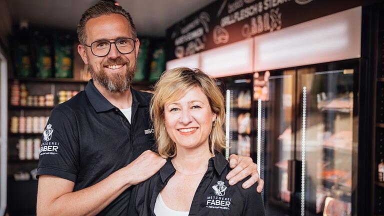 Das Unternehmerpaar Thomas Faber und Johanna Nemeth in ihrem Smart Store 'Faber 24' in Nüdlingen. Das Unternehmerpaar Thomas Faber und Johanna Nemeth in ihrem Smart Store 'Faber 24' in Nüdlingen.