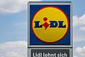Discounter Lidl wird 50 Jahre alt       -  Lidl verzeichnete 2023 den höchsten Umsatz bei den Lebensmittel-Discountern in Deutschland. Im Bereich Non-Food haben die Lebensmittel-Discounter zuletzt weniger umgesetzt.