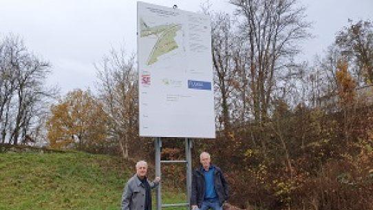 Wo jetzt noch zunächst nur ein Baustellenschild Auskunft über das Projekt 'Park überm Engelshaus' gibt, rollen jetzt die Baumaschinen an. Für die Geschäftsführer der LGS gGmbH, Markus Schlag und Jürgen Werner (von links), beginnt mit diesem ersten Teilbereich die heiße Phase für die Umsetzung der Planungen zur 7. Hessischen Landesgartenschau in Fulda. Foto: LGS - Wo jetzt noch zunächst nur ein Baustellenschild Auskunft über das Projekt 'Park überm Engelshaus' gibt, rollen jetzt die Baumaschinen an. Für die Geschäftsführer der LGS gGmbH, Markus Schlag und Jürgen Werner (von links), beginnt mit diesem ersten Teilbereich die heiße Phase für die Umsetzung der Planungen zur 7. Hessischen Landesgartenschau in Fulda. Foto: LGS Wo jetzt noch zunächst nur ein Baustellenschild Auskunft über das Projekt 'Park überm Engelshaus' gibt, rollen jetzt die Baumaschinen an. Für die Geschäftsführer der LGS gGmbH, Markus Schlag und Jürgen Werner (von links), beginnt mit diesem ersten Teilbereich die heiße Phase für die Umsetzung der Planungen zur 7. Hessischen Landesgartenschau in Fulda. Foto: LGS - Wo jetzt noch zunächst nur ein Baustellenschild Auskunft über das Projekt 'Park überm Engelshaus' gibt, rollen jetzt die Baumaschinen an. Für die Geschäftsführer der LGS gGmbH, Markus Schlag und Jürgen Werner (von links), beginnt mit diesem ersten Teilbereich die heiße Phase für die Umsetzung der Planungen zur 7. Hessischen Landesgartenschau in Fulda. Foto: LGS