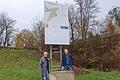 Wo jetzt noch zunächst nur ein Baustellenschild Auskunft über das Projekt 'Park überm Engelshaus' gibt, rollen jetzt die Baumaschinen an. Für die Geschäftsführer der LGS gGmbH, Markus Schlag und Jürgen Werner (von links), beginnt mit diesem ersten Teilbereich die heiße Phase für die Umsetzung der Planungen zur 7. Hessischen Landesgartenschau in Fulda. Foto: LGS       -  Wo jetzt noch zunächst nur ein Baustellenschild Auskunft über das Projekt 'Park überm Engelshaus' gibt, rollen jetzt die Baumaschinen an. Für die Geschäftsführer der LGS gGmbH, Markus Schlag und Jürgen Werner (von links), beginnt mit diesem ersten Teilbereich die heiße Phase für die Umsetzung der Planungen zur 7. Hessischen Landesgartenschau in Fulda. Foto: LGS