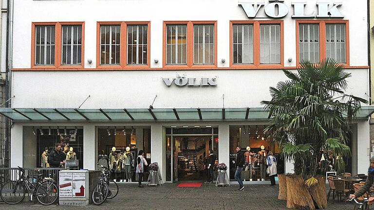 Das Modehaus 'Völk' am oberen Markt in Würzburg wird bald schließen.