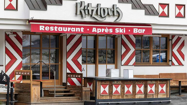 Die Apres-Ski-Bar 'Kitzloch' war bereits geschlossen, als die Urlaubergruppe aus Unterfranken in Ischgl eintraf. Die Apres-Ski-Bar 'Kitzloch' war bereits geschlossen, als die Urlaubergruppe aus Unterfranken in Ischgl eintraf.
