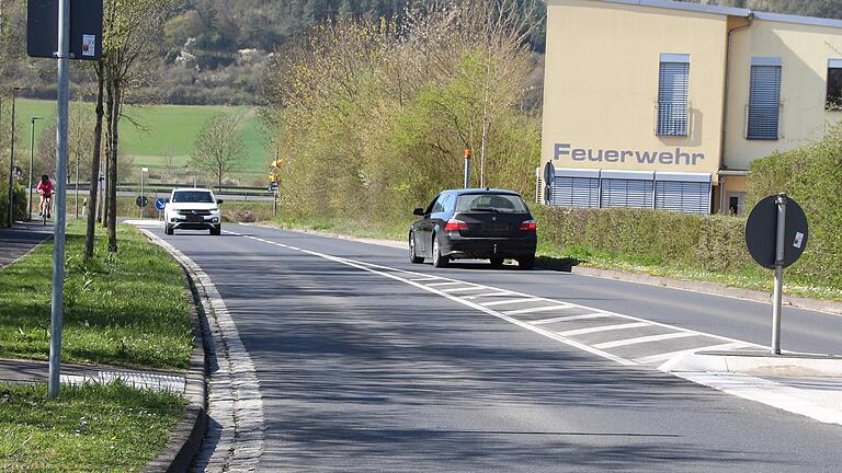 Am Sportzentrum Hammelburg - Schon jetzt nutzen viele Radler den Gehweg entlang der Straße 'Am Sportzentrum'. Am Sportzentrum Hammelburg - Schon jetzt nutzen viele Radler den Gehweg entlang der Straße 'Am Sportzentrum'.