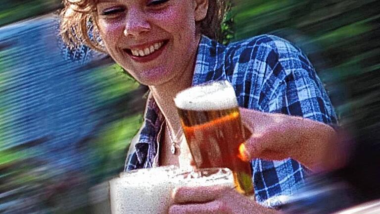 Prost: Bier darf seit 500 Jahren nur Wasser, Malz, Hopfen und Hefe enthalten, ein stolzer Geburtstag. Prost: Bier darf seit 500 Jahren nur Wasser, Malz, Hopfen und Hefe enthalten, ein stolzer Geburtstag.