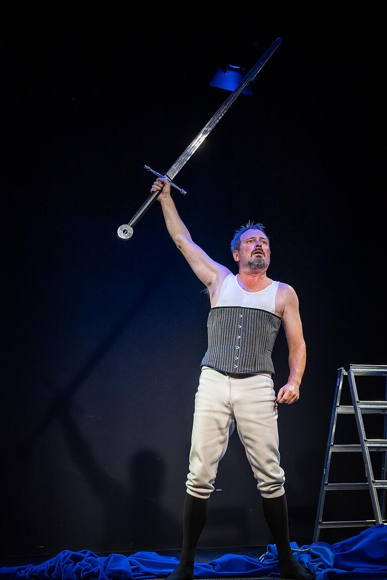 'Richard II.' besteht nur auf den ersten Blick aus Adelsfehden, Ehrenhändeln, Feldzügen und politischen Morden. 'Richard II.' besteht nur auf den ersten Blick aus Adelsfehden, Ehrenhändeln, Feldzügen und politischen Morden.