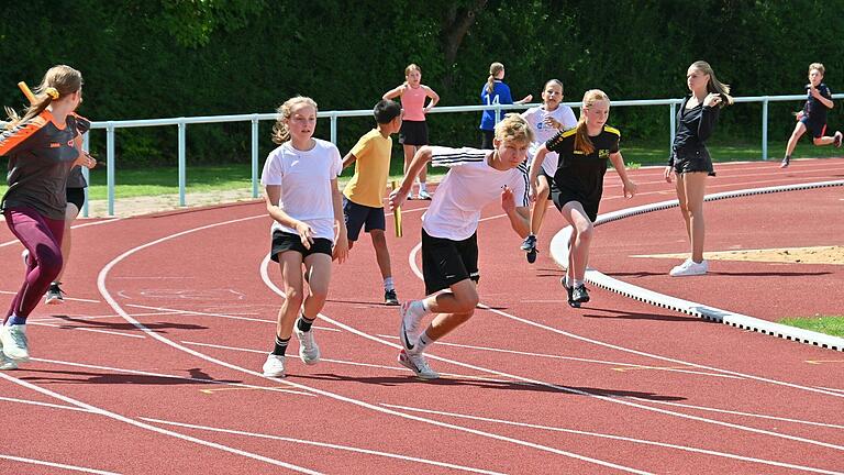 Das Kreissportfest des Landkreises Würzburg wurde im Jahr 2024 zum insgesamt 53. Mal veranstaltet. Für den Leichtathletik-Wettkampf fanden sich die Schülerinnen und Schüler diesmal an den Sportstätten in Veitshöchheim ein.