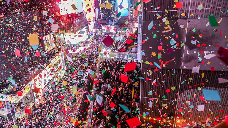 Silvester - New York       -  Fröhliche Silvesterparty auf dem Times Square.