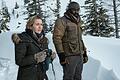 Kinostart - 'Zwischen zwei Leben'       -  Nach einem Flugzeugabsturz unterwegs im Schnee Kate Winslet und Idris Elba in &bdquo;Zwischen zwei Leben&ldquo;.