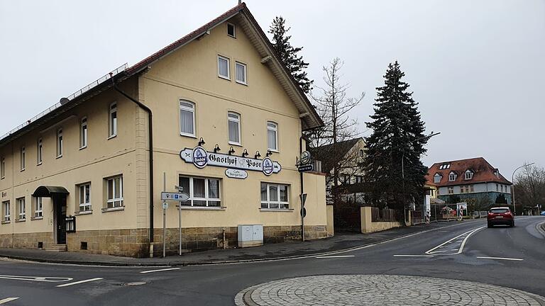 Der 'Gasthof Post' (Archivbild aus dem Jahr 2020) in Ebern muss weichen, so dass an dieser Stelle die neue Landesbaudirektion entstehen kann. Doch noch steht das alte Gebäude. Der 'Gasthof Post' (Archivbild aus dem Jahr 2020) in Ebern muss weichen, so dass an dieser Stelle die neue Landesbaudirektion entstehen kann. Doch noch steht das alte Gebäude.