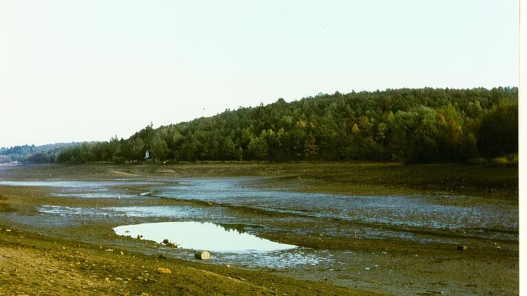 Der Ellertshäuser See ohne Wasser, nach dem Ablassen 1983.