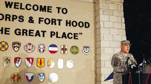 Nach dem Amoklauf: General Mark Milley gibt eine Pressekonferenz vor dem Militärstützpunkt Fort Hood. Nach dem Amoklauf: General Mark Milley gibt eine Pressekonferenz vor dem Militärstützpunkt Fort Hood.