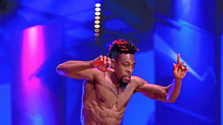 Ninja Warrior Germany - Die stärkste Show Deutschlands - Mit Vollgas ging Hines in die Finalshow am Samstag und auch auf die Wippe . . .RTL/Stefan Gregorowius Ninja Warrior Germany - Die stärkste Show Deutschlands - Mit Vollgas ging Hines in die Finalshow am Samstag und auch auf die Wippe . . .RTL/Stefan Gregorowius