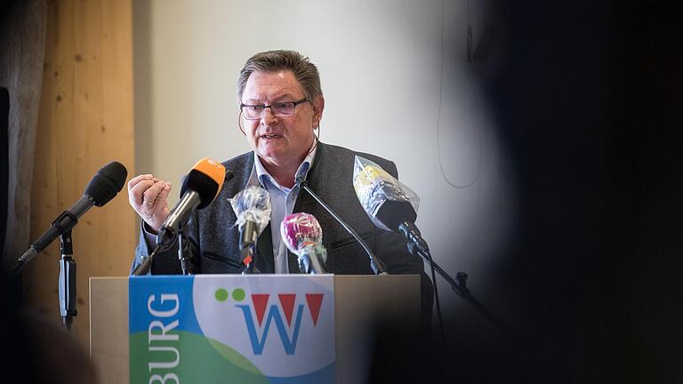Staatssekretär Gerhard Eck hat sich in eine rechtmäßige Entscheidung des staatlichen Bauamts am Landratsamt Würzburg eingemischt.&nbsp;