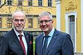 Walter Herberth (links) wurde bei einem Festakt als&nbsp;Oberpflegamtsdirektor der Stiftung Juliusspital verabschiedet und&nbsp;Karsten Eck (rechts) als sein Nachfolger vorgestellt.