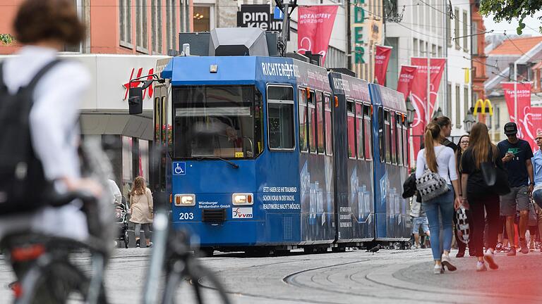 Die Straßenbahnrücklage wächst in diesem Haushaltsjahr planmäßig auf 17 Millionen Euro an. 'Wir haben gut vorgesorgt', sagt Stadtkämmerer Robert Scheller. Die Straßenbahnrücklage wächst in diesem Haushaltsjahr planmäßig auf 17 Millionen Euro an. 'Wir haben gut vorgesorgt', sagt Stadtkämmerer Robert Scheller.