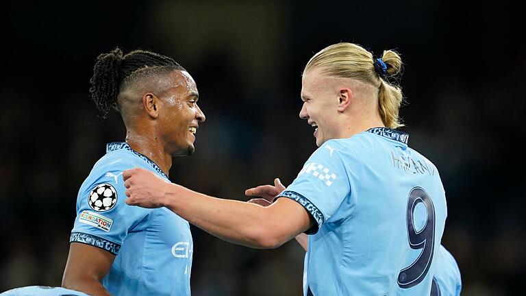 Manchester City - Sparta Prag       -  Superstar Erling Haaland (r) traf einmal mehr spektakulär für Manchester City.