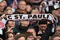 Fans des FC St. Pauli       -  Der FC St. Pauli will mit einer Genossenschaft finanziell flexibler werden.