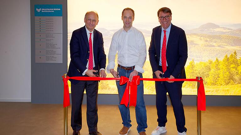 Freuen sich über die Eröffnung der Privatklinik Regena Bad Brückenau (von links): Ärztlicher Direktor und Chefarzt Prof. Dr. Dr. Niels Bergemann, Kaufmännischer Leiter Martin Karow und Geschäftsführer Alexander Zugsbradl. - Freuen sich über die Eröffnung der Privatklinik Regena Bad Brückenau (von links): Ärztlicher Direktor und Chefarzt Prof. Dr. Dr. Niels Bergemann, Kaufmännischer Leiter Martin Karow und Geschäftsführer Alexander Zugsbradl. Freuen sich über die Eröffnung der Privatklinik Regena Bad Brückenau (von links): Ärztlicher Direktor und Chefarzt Prof. Dr. Dr. Niels Bergemann, Kaufmännischer Leiter Martin Karow und Geschäftsführer Alexander Zugsbradl. - Freuen sich über die Eröffnung der Privatklinik Regena Bad Brückenau (von links): Ärztlicher Direktor und Chefarzt Prof. Dr. Dr. Niels Bergemann, Kaufmännischer Leiter Martin Karow und Geschäftsführer Alexander Zugsbradl.