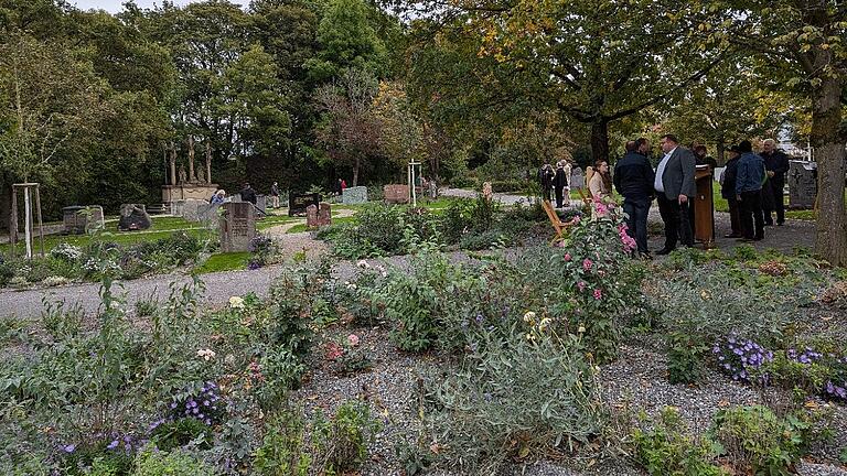 Im Oktober 2024 wurde der renovierte Friedhof in Münnerstadt eingeweiht. Im Oktober 2024 wurde der renovierte Friedhof in Münnerstadt eingeweiht.