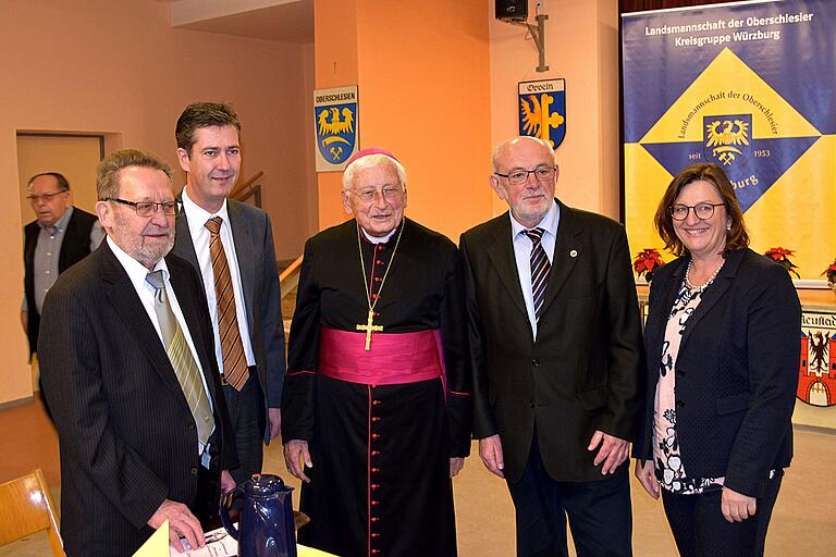 Bundesvorsitzender der Landsmannschaft Oberschlesien, Klaus Plasczcek, OB Christian Schuchardt, Bischof em Dr. Walter Mixa, Vorsitzender der Kreisgruppe Würzburg Günther Rinke, Bezirksrätin Rosa Behon.