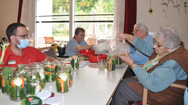 Das Einmachen von Gurken weckt schöne Erinnerungen.