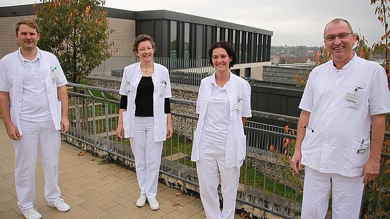 Die optimale Versorgung von Schlaganfallpatienten liegt ihnen am Herzen: Michael Möllers, Steffi Eib, Dr. Teresa Küntzig und Dr. Wolfgang Karmann von der Klinik Kitzinger Land. Die optimale Versorgung von Schlaganfallpatienten liegt ihnen am Herzen: Michael Möllers, Steffi Eib, Dr. Teresa Küntzig und Dr. Wolfgang Karmann von der Klinik Kitzinger Land.