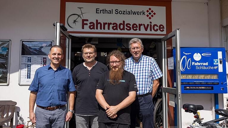 25 Jahre Erthal-Sozialwerk Fahrradservice. (Von links) Michael Jauch, Thorsten Mathe, Sebastian Jokisch und Hermann Lutz.