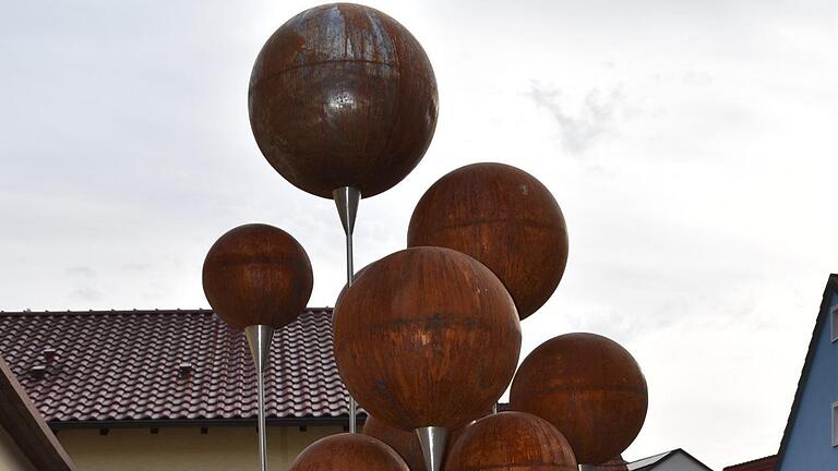Das Kunstwerk von Günter Nöleke aus Gemünden wird den Ramsthaler Skulpturenweg ergänzen. Foto: Andreas Lomb       -  Das Kunstwerk von Günter Nöleke aus Gemünden wird den Ramsthaler Skulpturenweg ergänzen. Foto: Andreas Lomb