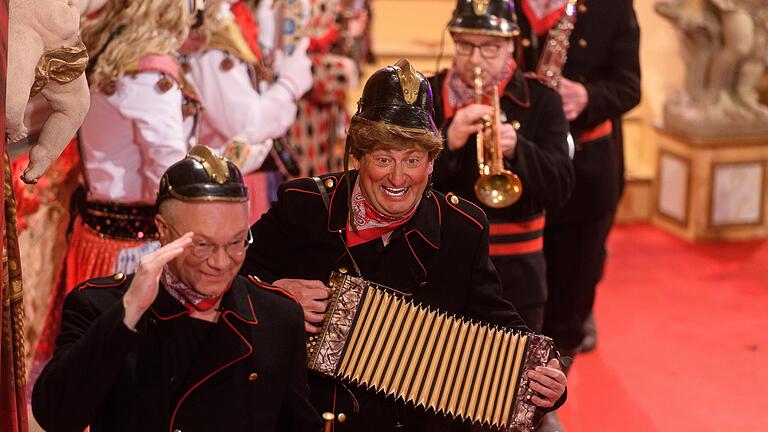 Sie war also doch da? Volker Heißmann und Martin Rassau bei der Kultsitzung 'Fastnacht in Franken' in den Mainfrankensälen in Veitshöchheim als Altneihauser Feierwehrkapell'n.