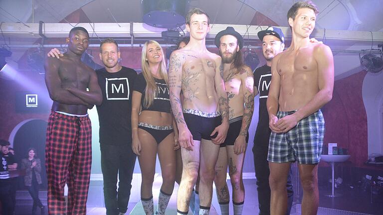 Das Karbacher Modelabel Vincent Motega veranstaltete in Zusammenarbeit mit der Marktheidenfelder Disco 'Lichtspielhaus' ein Club Shopping. Höhepunkt war eine Modenschau, bei der die neue Kollektion des Labels vorgestellt wurde.
