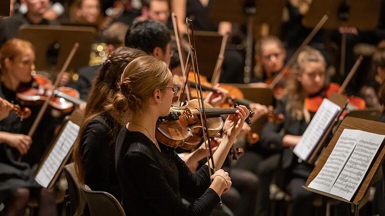Das Akademische Orchester der Universität Würzburg beeindruckte unter anderem mit einer Rossini-Ouvertüre. Das Akademische Orchester der Universität Würzburg beeindruckte unter anderem mit einer Rossini-Ouvertüre. 