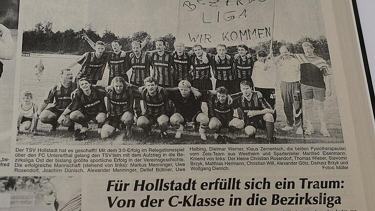 Im Juni 1996 feierte der TSV Hollstadt den größten Erfolg seiner Vereinsgeschichte. Nach dem 3:0-Sieg im Relegationsspiel gegen den FC Untererthal war der Aufstieg in die Bezirksliga geschafft. Drei Jahre zuvor kickten die Hollstädter noch in der C-Klasse. Im Juni 1996 feierte der TSV Hollstadt den größten Erfolg seiner Vereinsgeschichte. Nach dem 3:0-Sieg im Relegationsspiel gegen den FC Untererthal war der Aufstieg in die Bezirksliga geschafft. Drei Jahre zuvor kickten die Hollstädter noch in der C-Klasse.