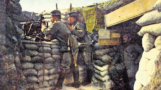 Feuerbereit: Deutsche Soldaten an einem Maschinengewehr in Frankreich. Wir entnahmen das Foto dem Band „Der Erste Weltkrieg in Farbe“ von Peter Walther (Taschen-Verlag, 2014). Feuerbereit: Deutsche Soldaten an einem Maschinengewehr in Frankreich. Wir entnahmen das Foto dem Band „Der Erste Weltkrieg in Farbe“ von Peter Walther (Taschen-Verlag, 2014).
