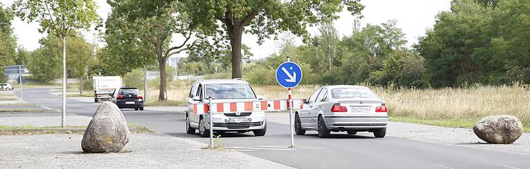 Rechts von der Willi-Kaidel-Straße auf dem Grünstreifen könnten 125 Parkplätze für Auswärts-Fans bei Drittligaspielen des FC 05 entstehen. Das sorgte für Kritik bei den Grünen im Zusammenhang mit den klimaneutralen Plänen für das Kessler Field. Rechts von der Willi-Kaidel-Straße auf dem Grünstreifen könnten 125 Parkplätze für Auswärts-Fans bei Drittligaspielen des FC 05 entstehen. Das sorgte für Kritik bei den Grünen im Zusammenhang mit den klimaneutralen Plänen für das Kessler Field.